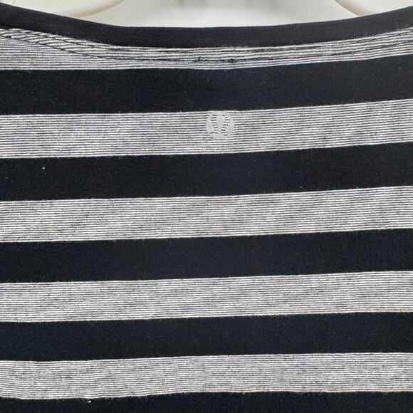 Lululemon Striped Long Sleeve Athletic Top Women's medium Black Grey Scoop Neck - Picture 6 of 6